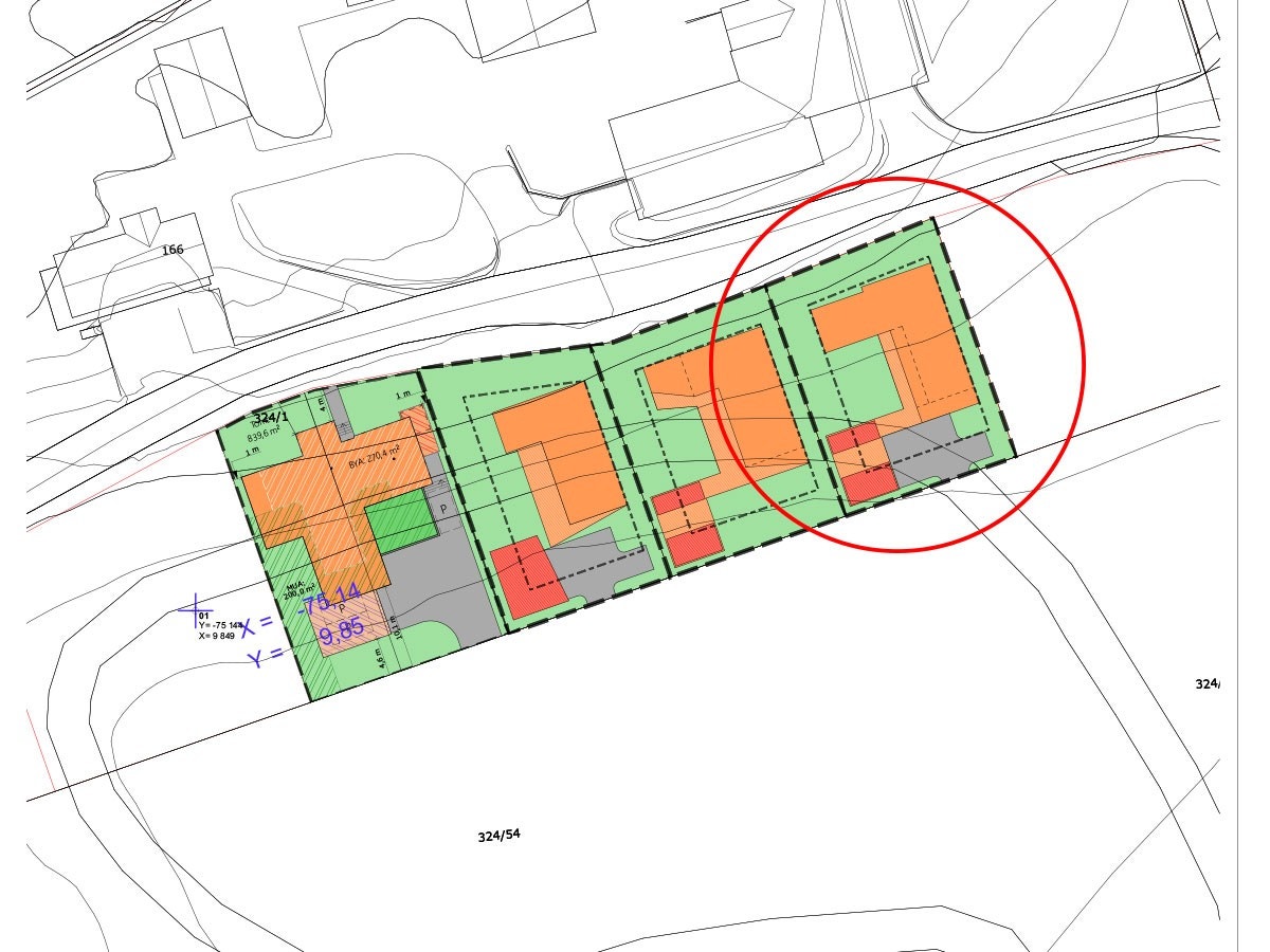 Situasjonsplan. Aktuell tomt markert med rød sirkel. Galleribilde