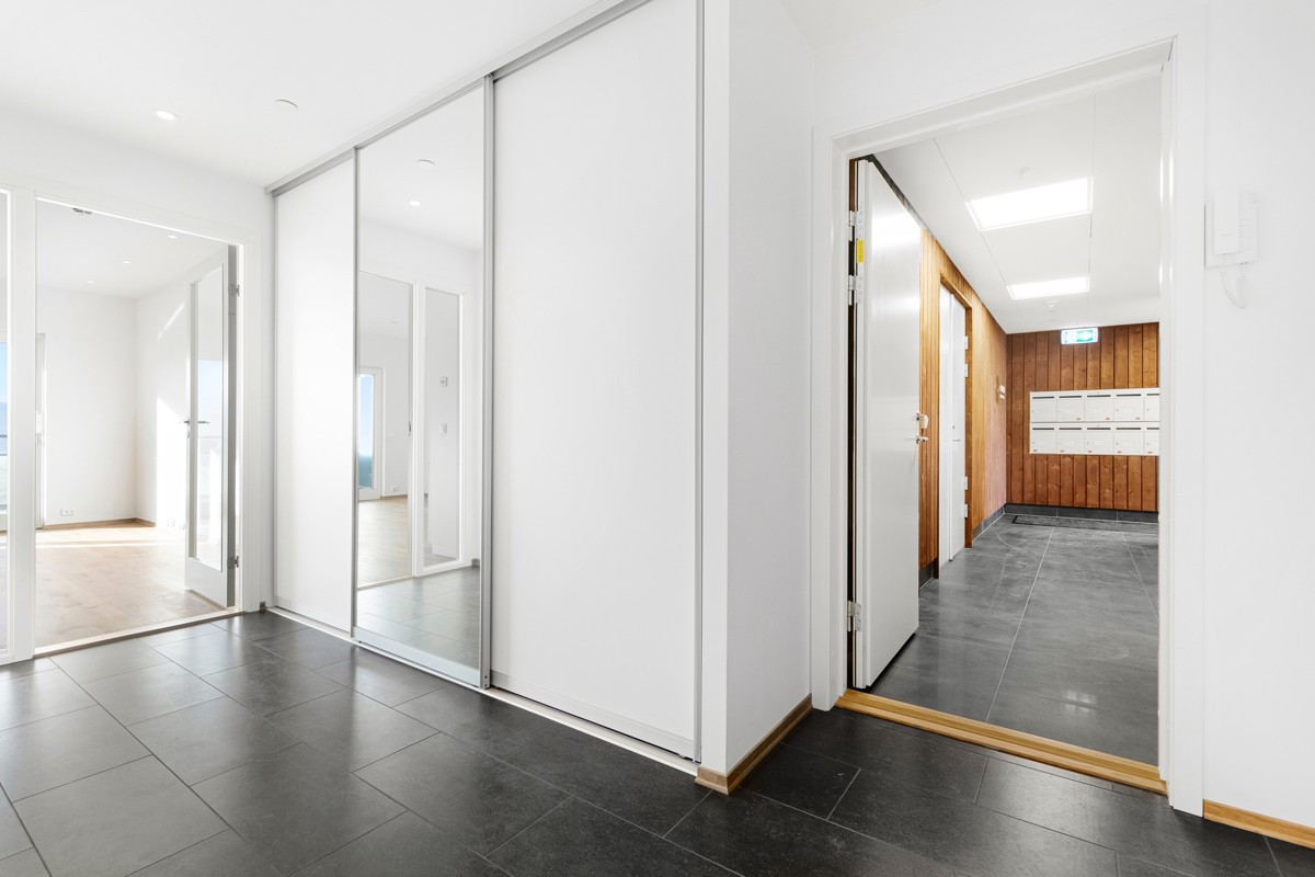 Praktisk skyvedørsgarderobe