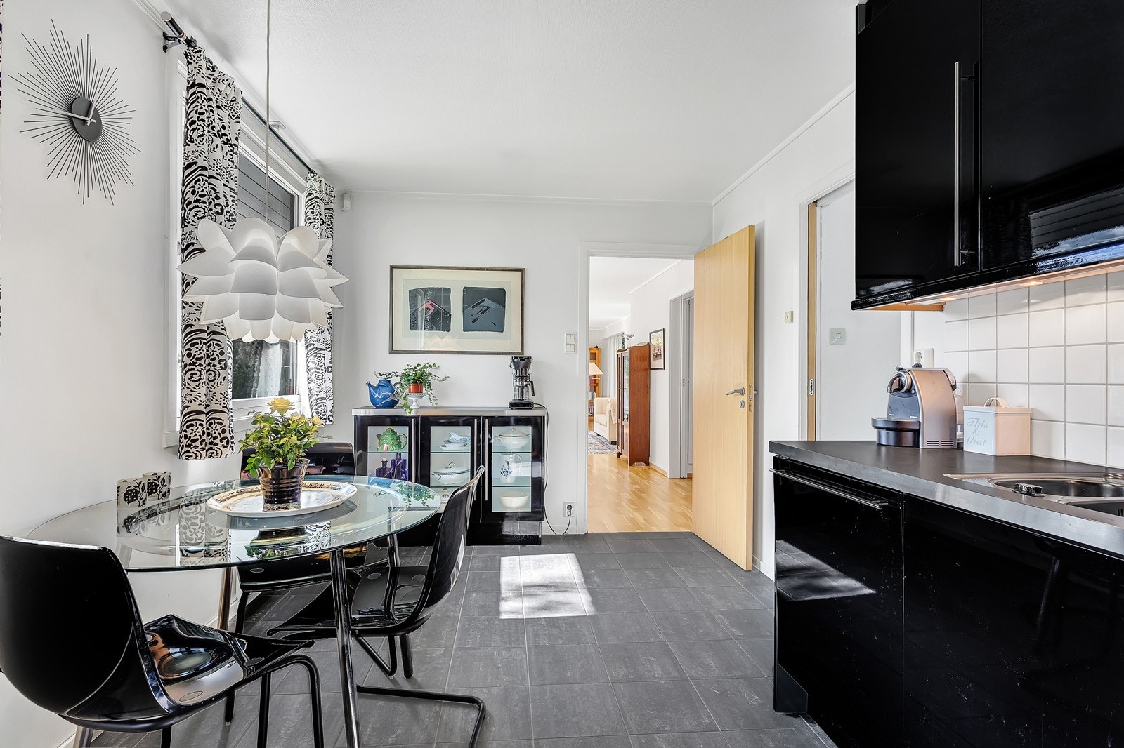 Stort spisekjøkken. Galleribilde