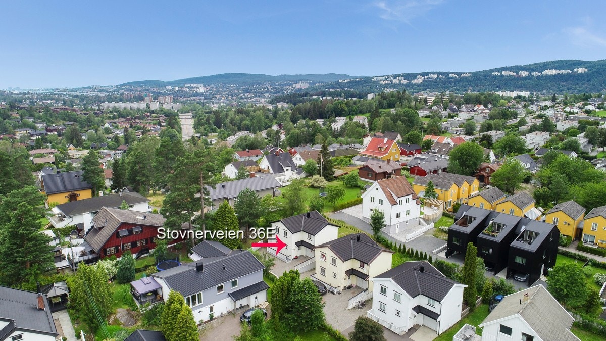 Boligen har en etterspurt og barnevennlig beliggenhet innerst i blindvei. Galleribilde