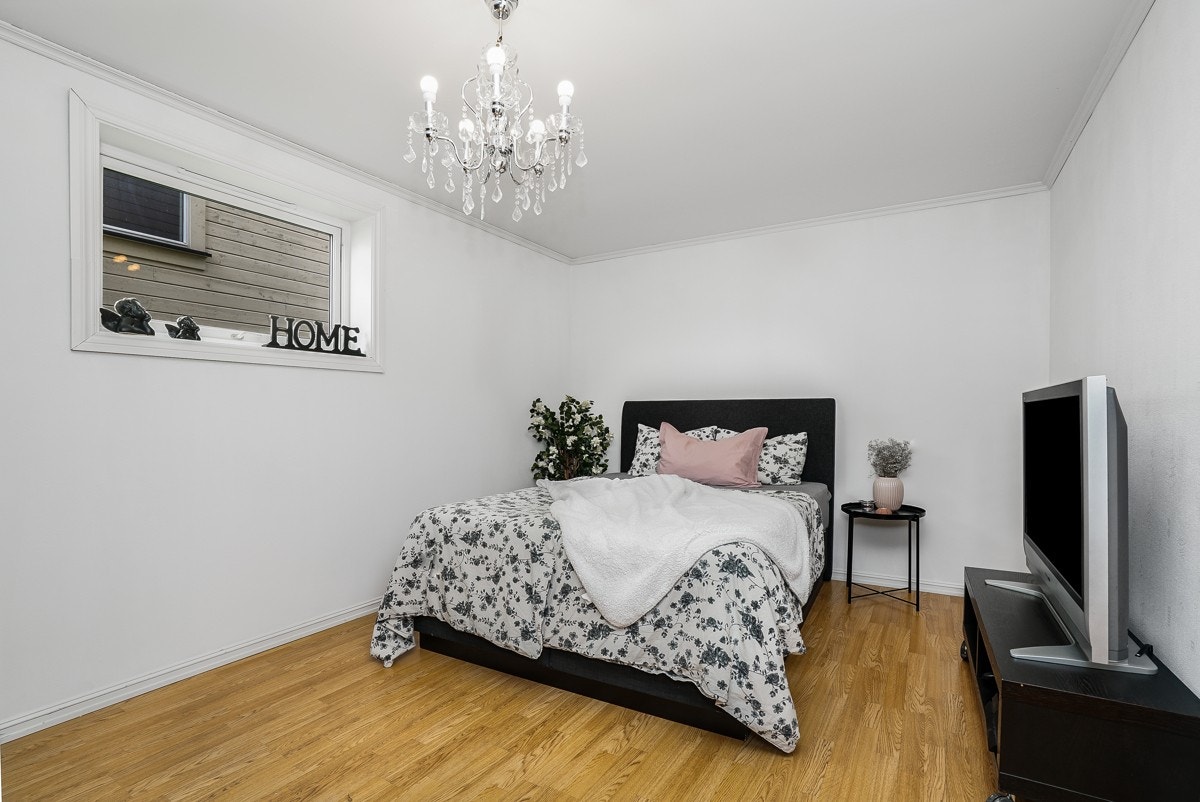 Rommet i underetasjen er av generøs størrelse. Galleribilde