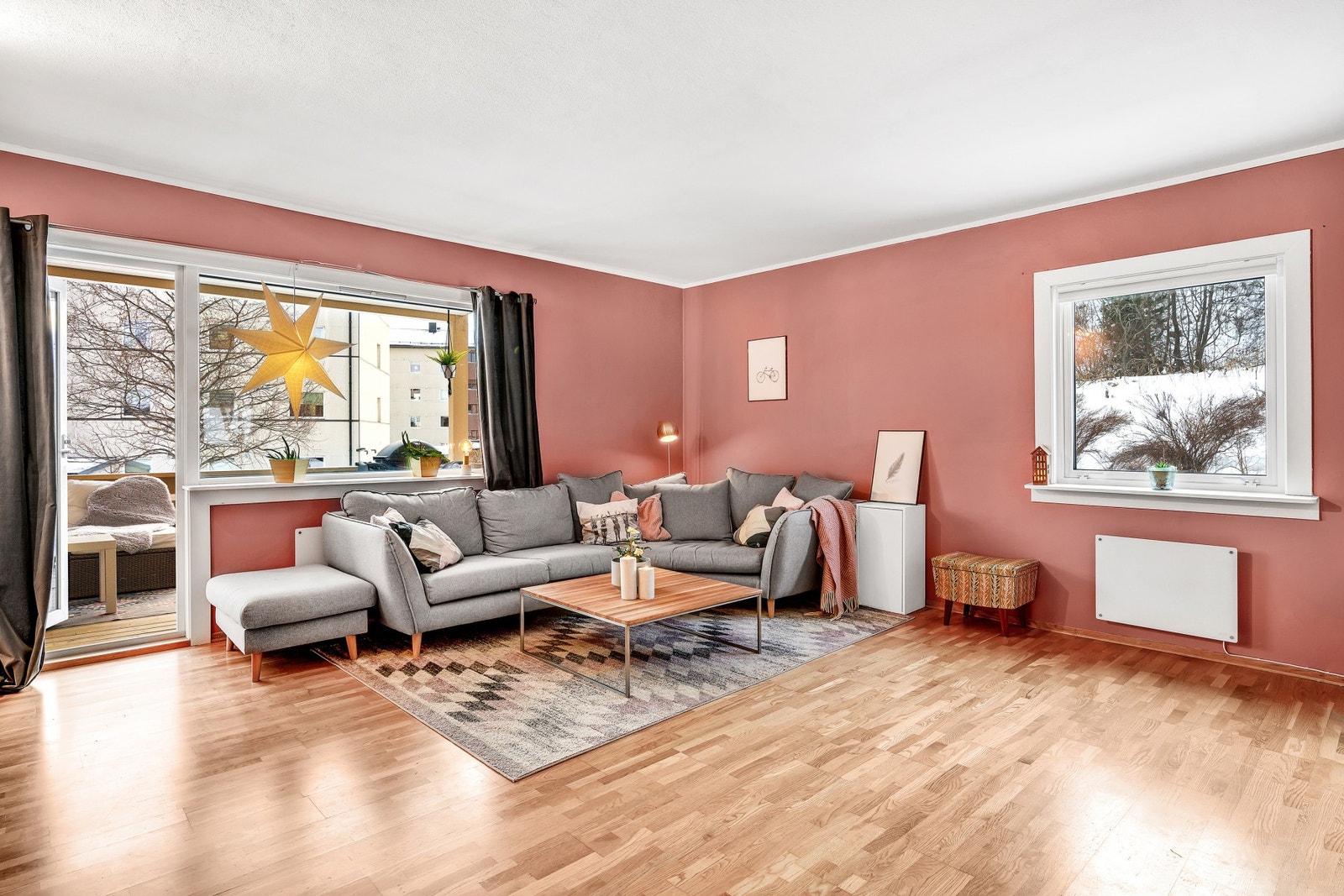 Velkommen til Stabells veg 11 B - En innbydende og moderne 3-roms endeleilighet på 74m² i 1.etasje - Kjøkken og bad TG1 - Egen balkong - Vedfyring Galleribilde