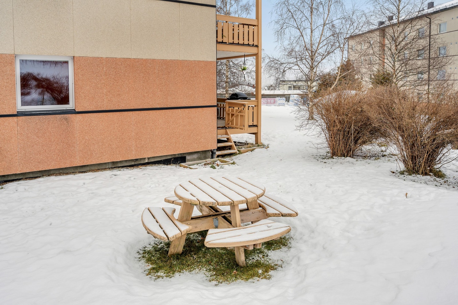 Her kan man nyte varme sommerdager med god mat og drikke. Galleribilde