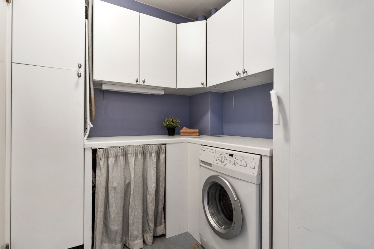 Separat og praktisk vaskerom Galleribilde