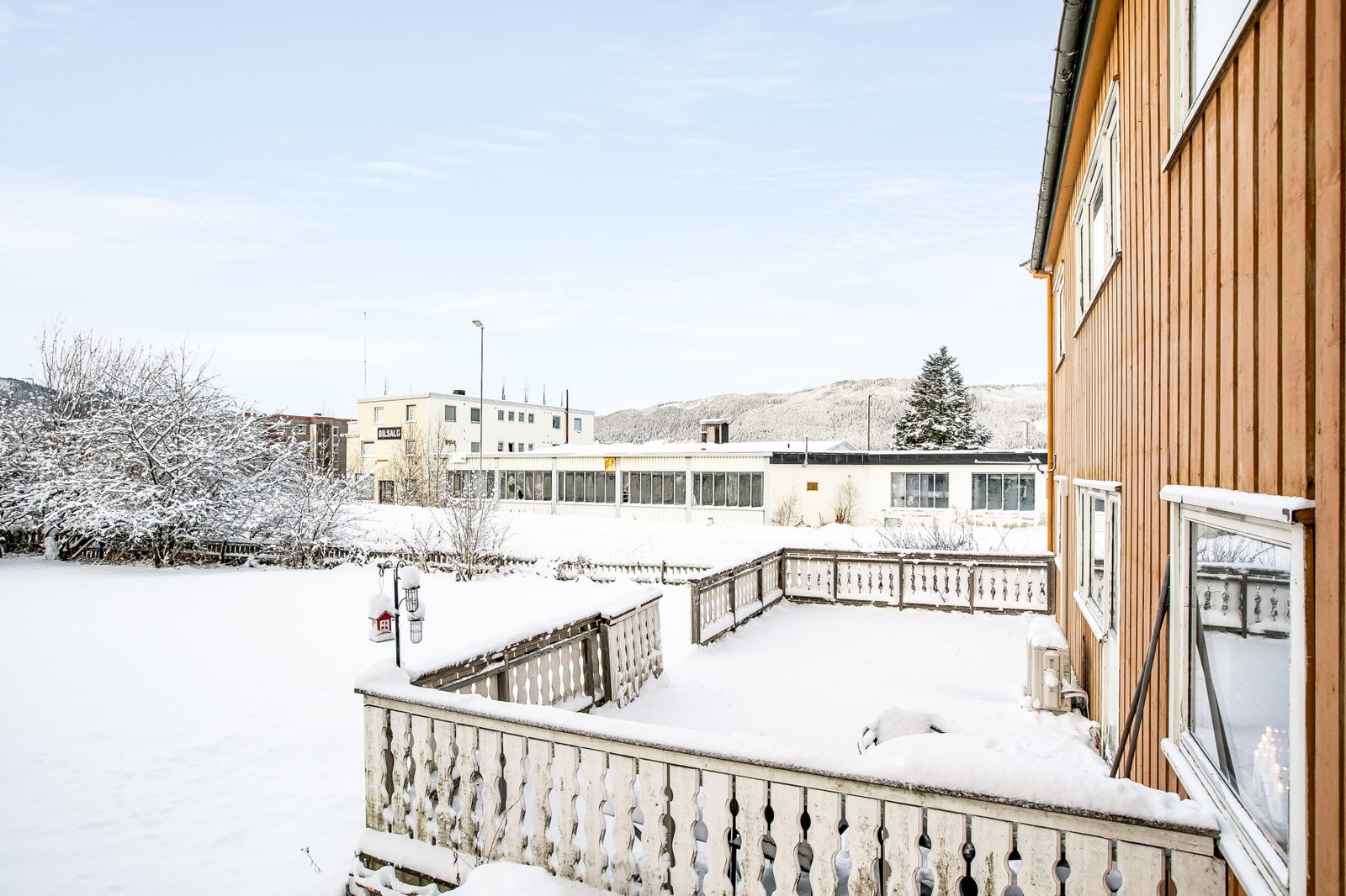 Stor sør-vest vendt terrasse med gode solforhold. Galleribilde