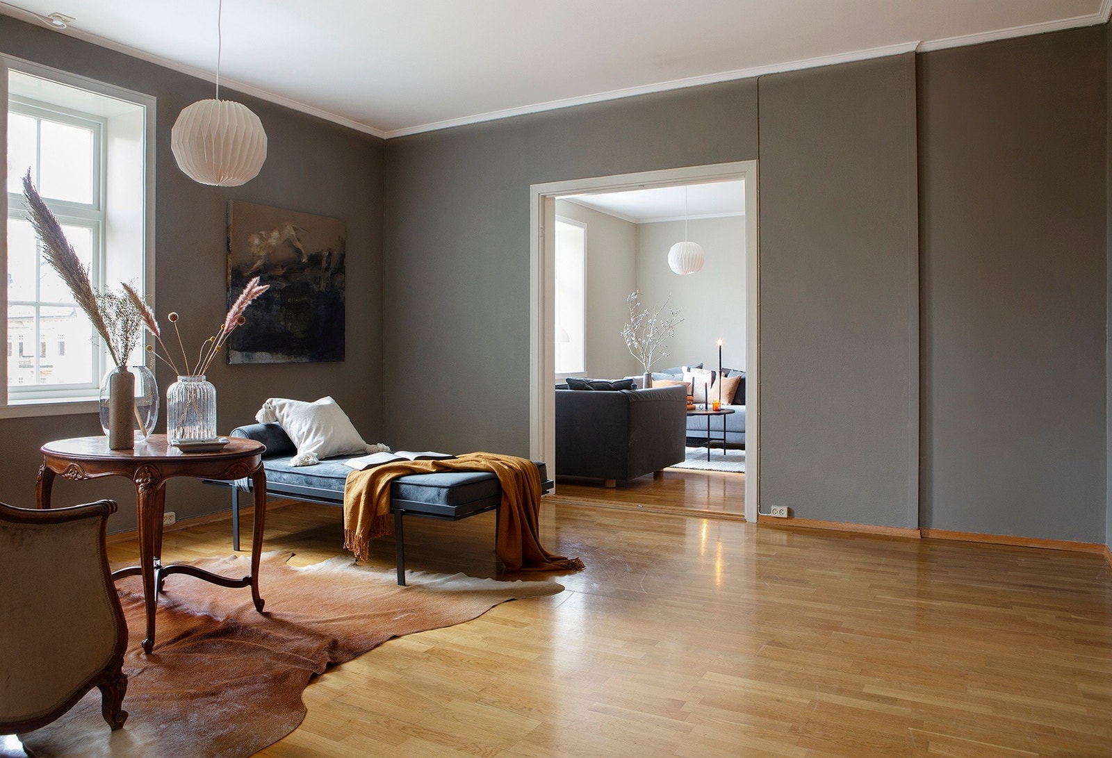 Leiligheten har en klassisk oppbygging med store rom og en fleksibel planløsning. Galleribilde