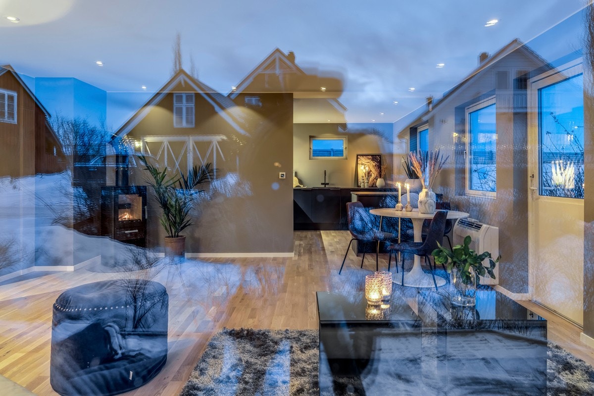 Stilsikkert objekt med påkostede innredninger, behagelige fargevalg og gode tekniske kvaliteter der VVS og elektrisk anlegg er helt nytt. Galleribilde