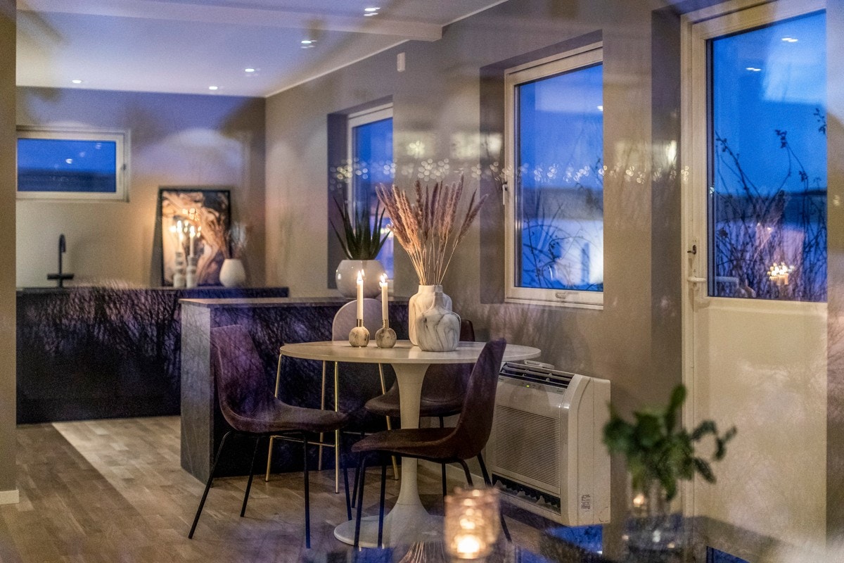 Velkommen til Kvenildveien 45 A - en strøken 3-roms selveierleilighet som er totalrenovert i 2019. Galleribilde