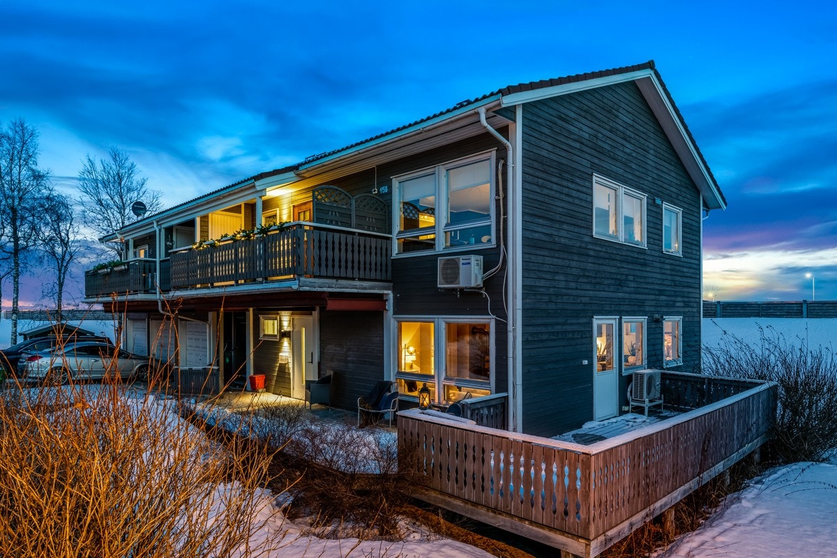 Eiendommen har også nærhet til flotte tur- og friluftsområder. Det er ca. 2,9 km til Saupstad skisenter som ligger ved inngangen til Bymarka. Her er det lysløypenett som strekker seg til Granåsen skisenter og til øvrige deler av Bymarka. Galleribilde