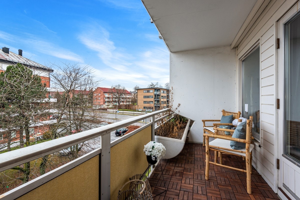 - Utgang til 6,5 kvm nordvestvendt balkong - Galleribilde