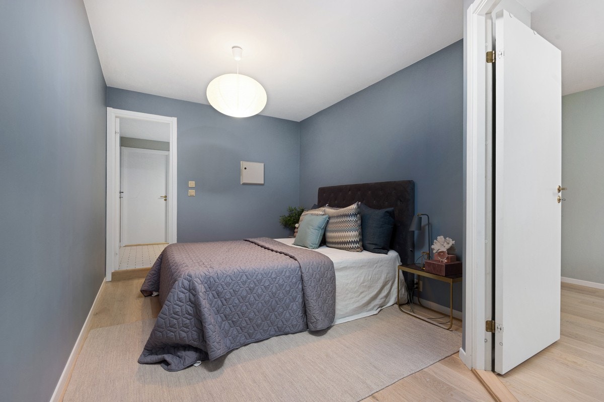 - Svært god plass til dobbeltseng og garderobe - Galleribilde