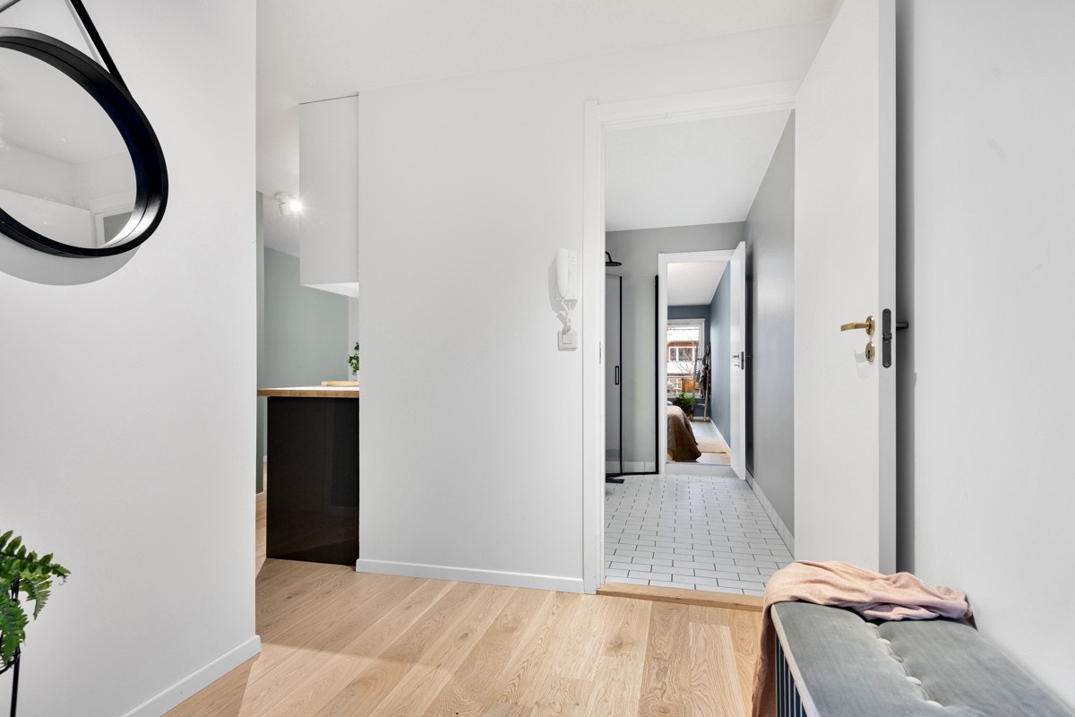 - Baderom sett fra gang - Galleribilde