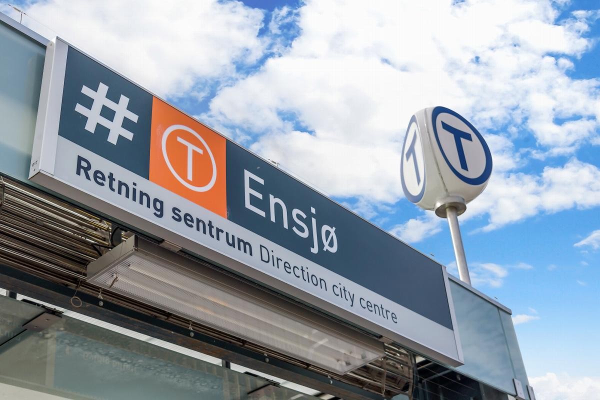 - Ensjø t-banestasjon har en rekke ruter og tar deg til de fleste steder i byen - Galleribilde