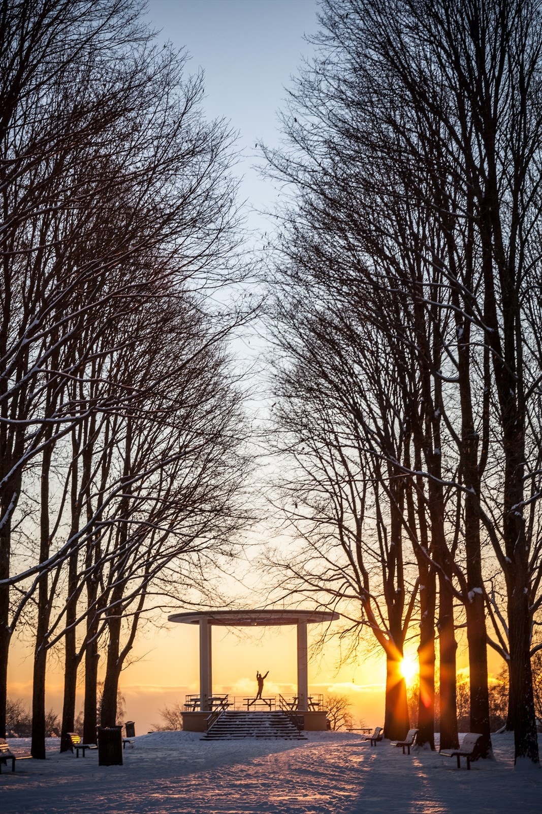 Flere hyggelige parkområder i nærheten som blant annet Torshovdalen, Torshovparken, Torshov kirkepark og Haarklous plass. I nedre del av Torshovparken finner man minigolf, bordtennisbord, basketball-, fotball og sandvolleyballbaner Galleribilde