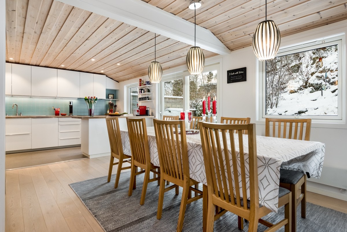 Boligen innehar en omfattende oppgraderingshistorikk og fremstår som gjennomgående moderne og tidsriktig. Galleribilde