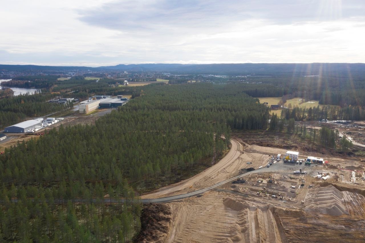 Gjermundshauggruppen og Gunnar Holth grusforretning er i full gang med bygging av sine nye virksomheter i næringsparken. Galleribilde