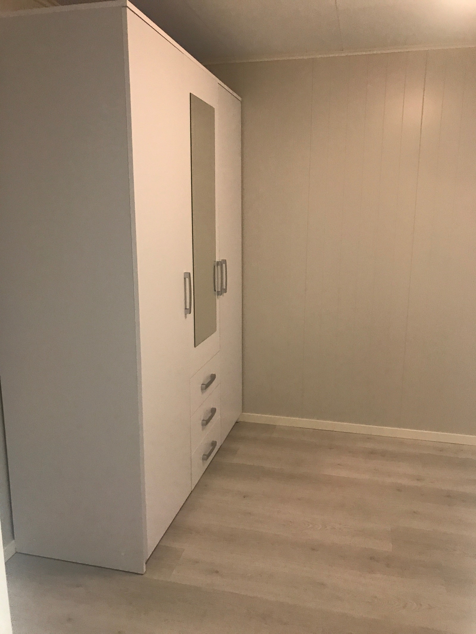 Garderobeskap på soverom Galleribilde