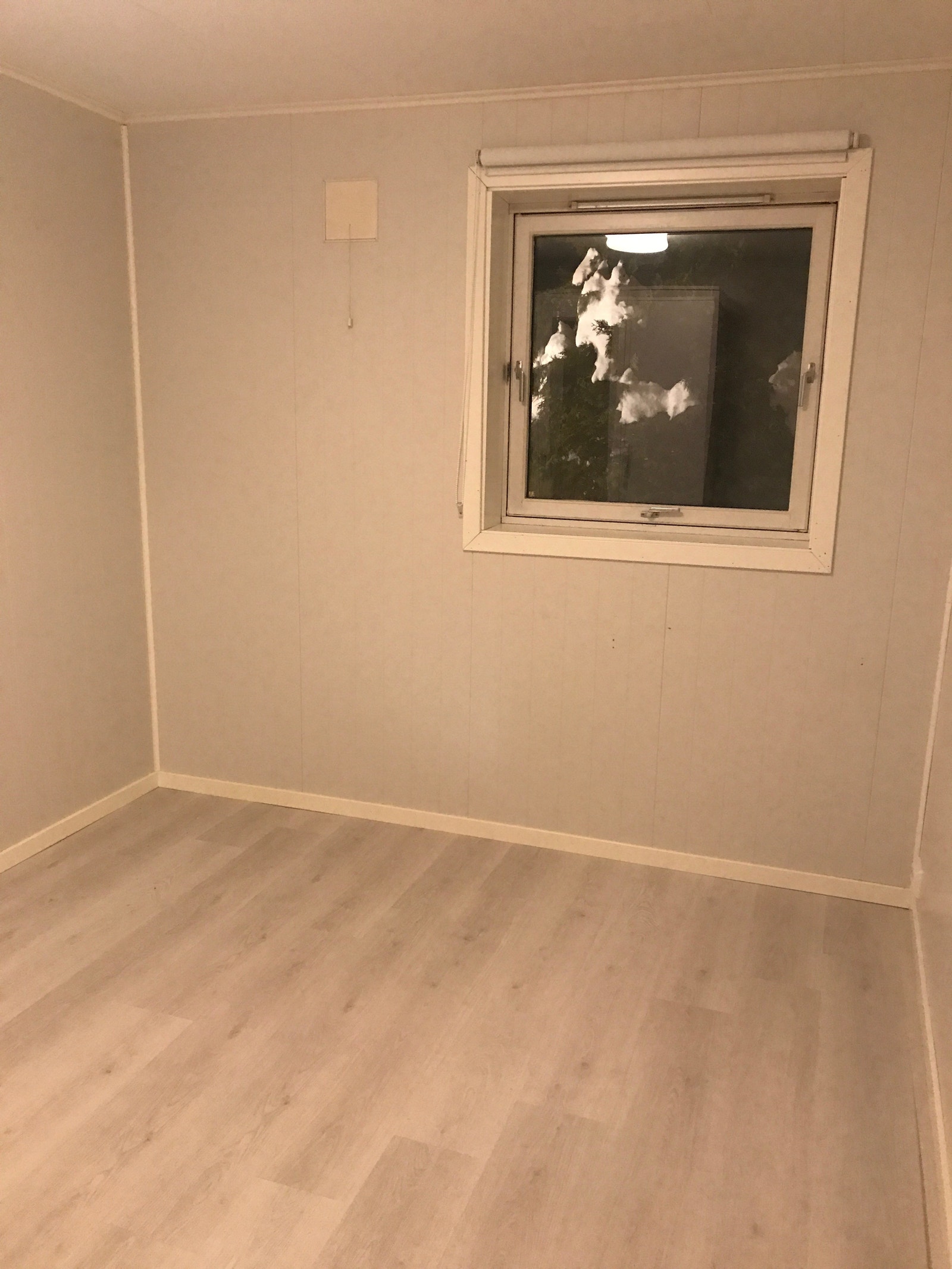 Lyst og romslig soverom Galleribilde