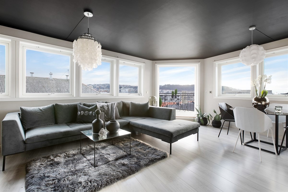 Leiligheten oppleves som svært lys og luftig med mange og store vindusflater. Galleribilde