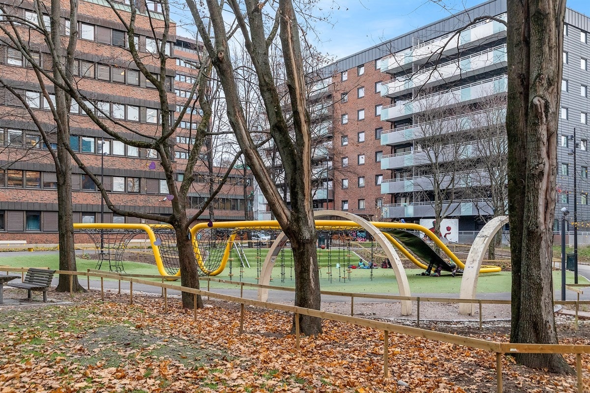 Uteområdet rett bak bygården Galleribilde