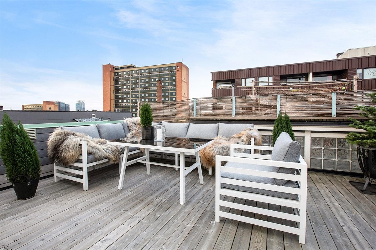 Takterrassen er i bygget 7.etasje, med fantastisk utsikt og særdeles gode solforhold. Galleribilde