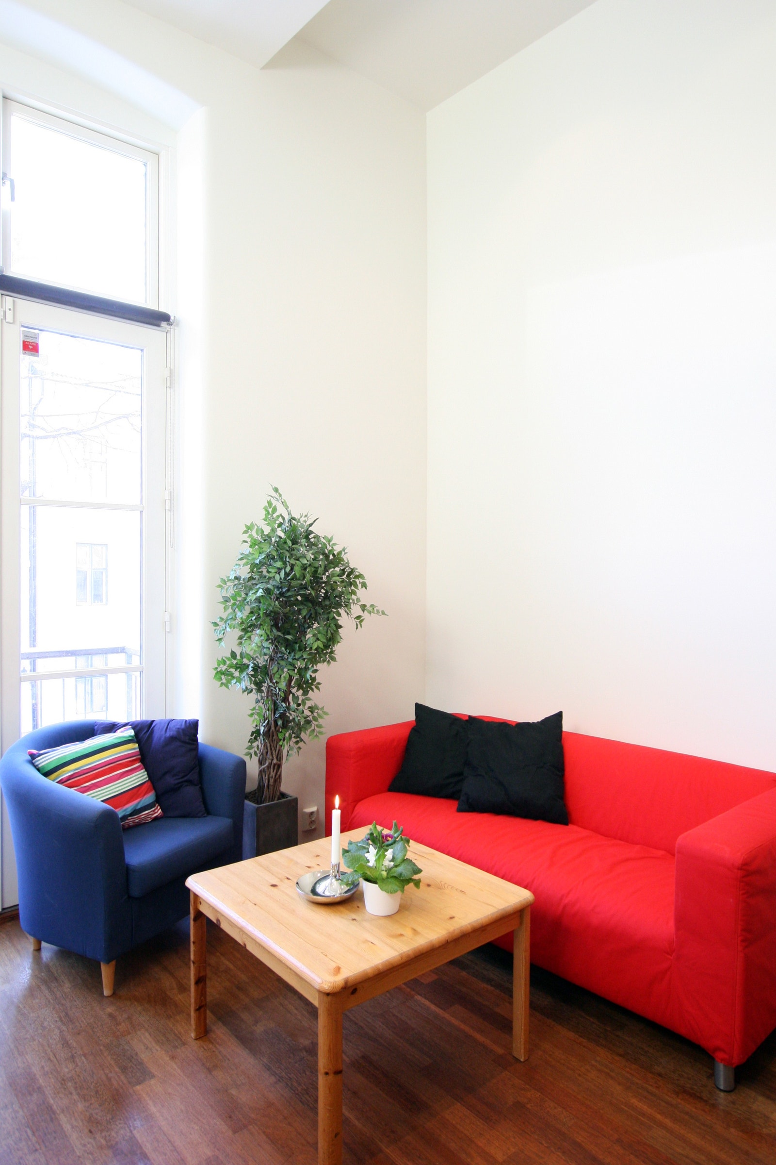 Sofa og fransk balkong Galleribilde