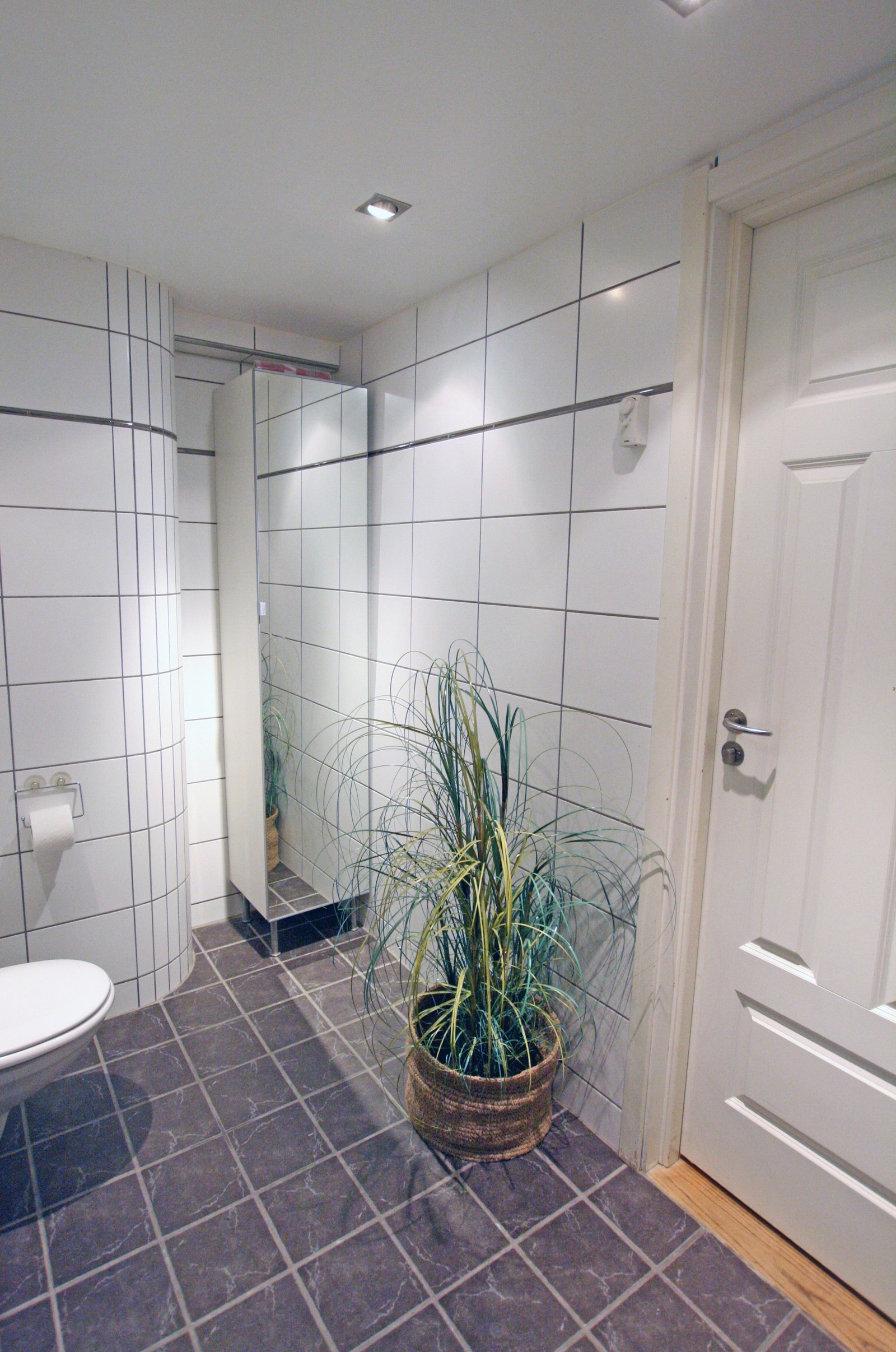 Stort bad, med ekstra skapsplass Galleribilde