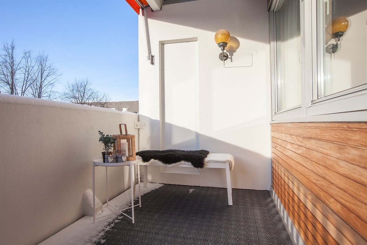 På sommerstid blir balkongen en herlig forlengelse av stuen Galleribilde