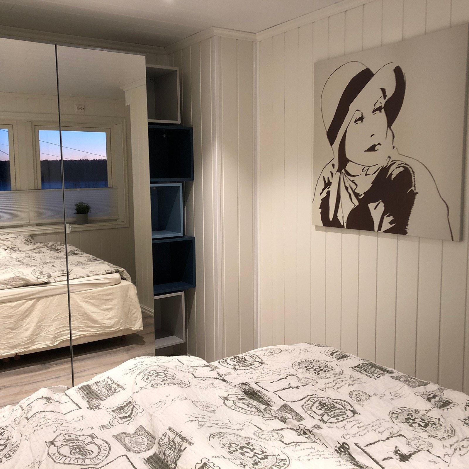 Mye skapplass på soverommet Galleribilde