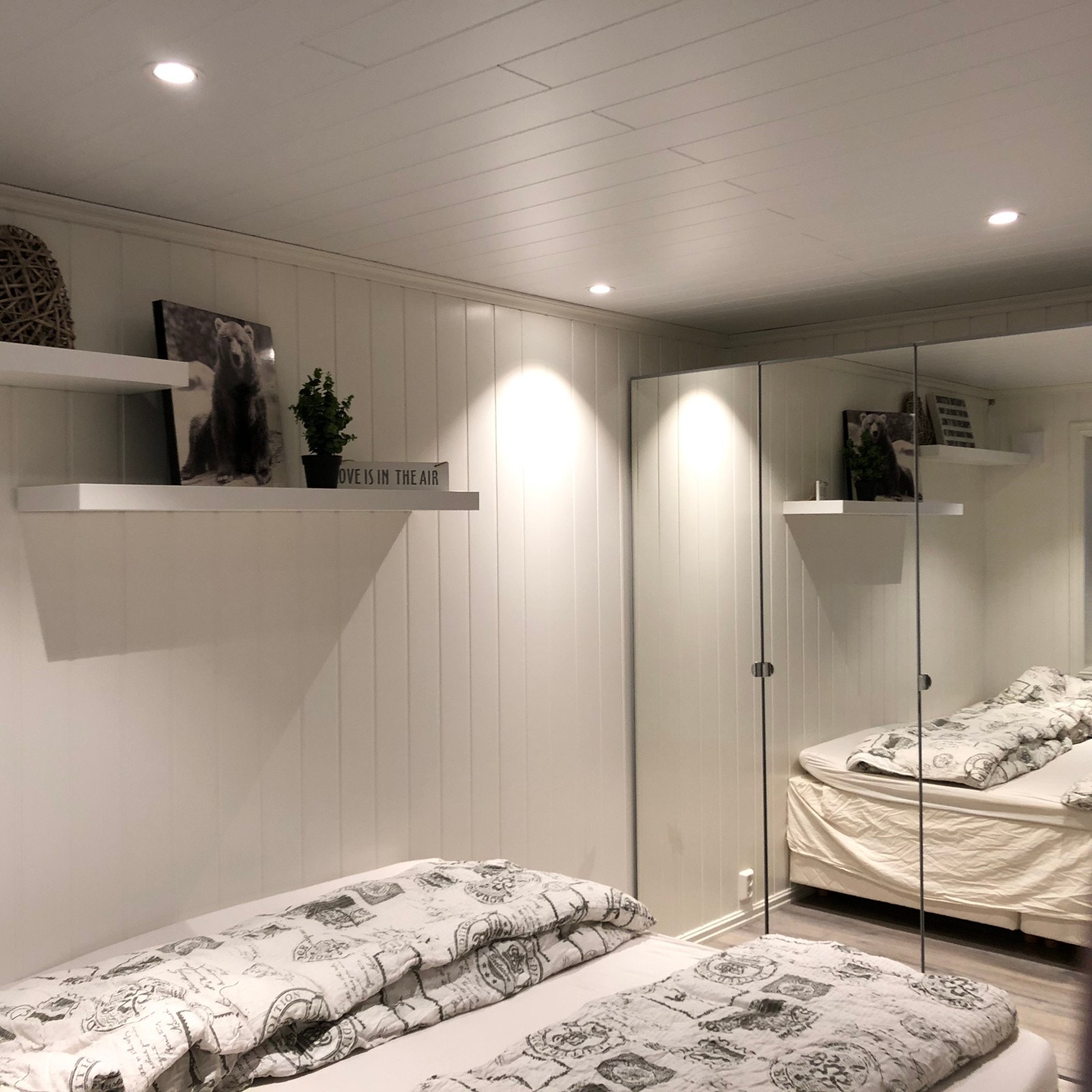 1 soverom plass til dobbeltseng (ingen seng der nå) Galleribilde