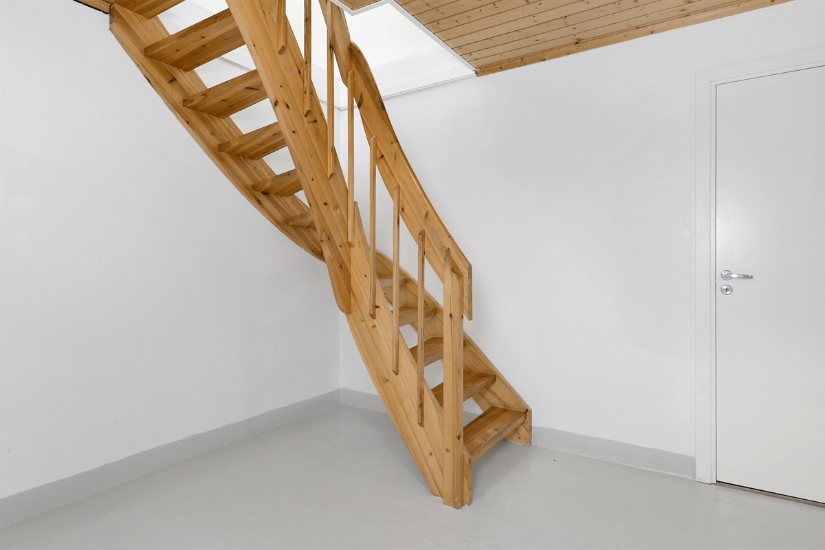 Trapp ned til U.Etasje. Galleribilde