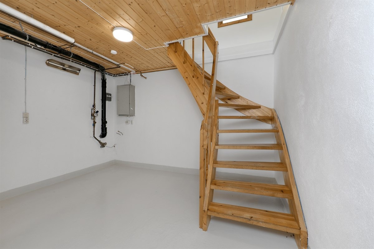 Trapp ned til U.Etasje. Galleribilde
