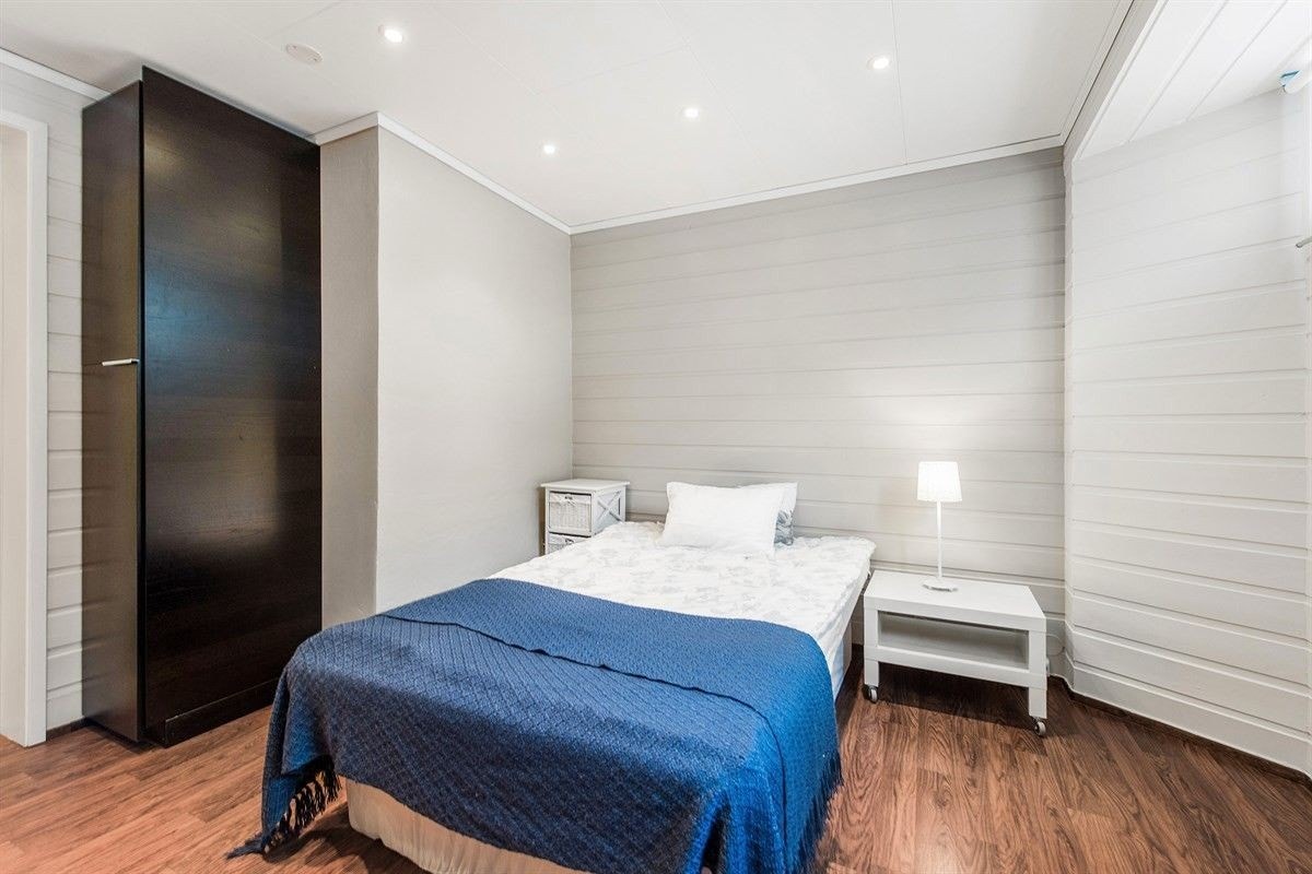 Soverom med plass til dobbeltseng Galleribilde