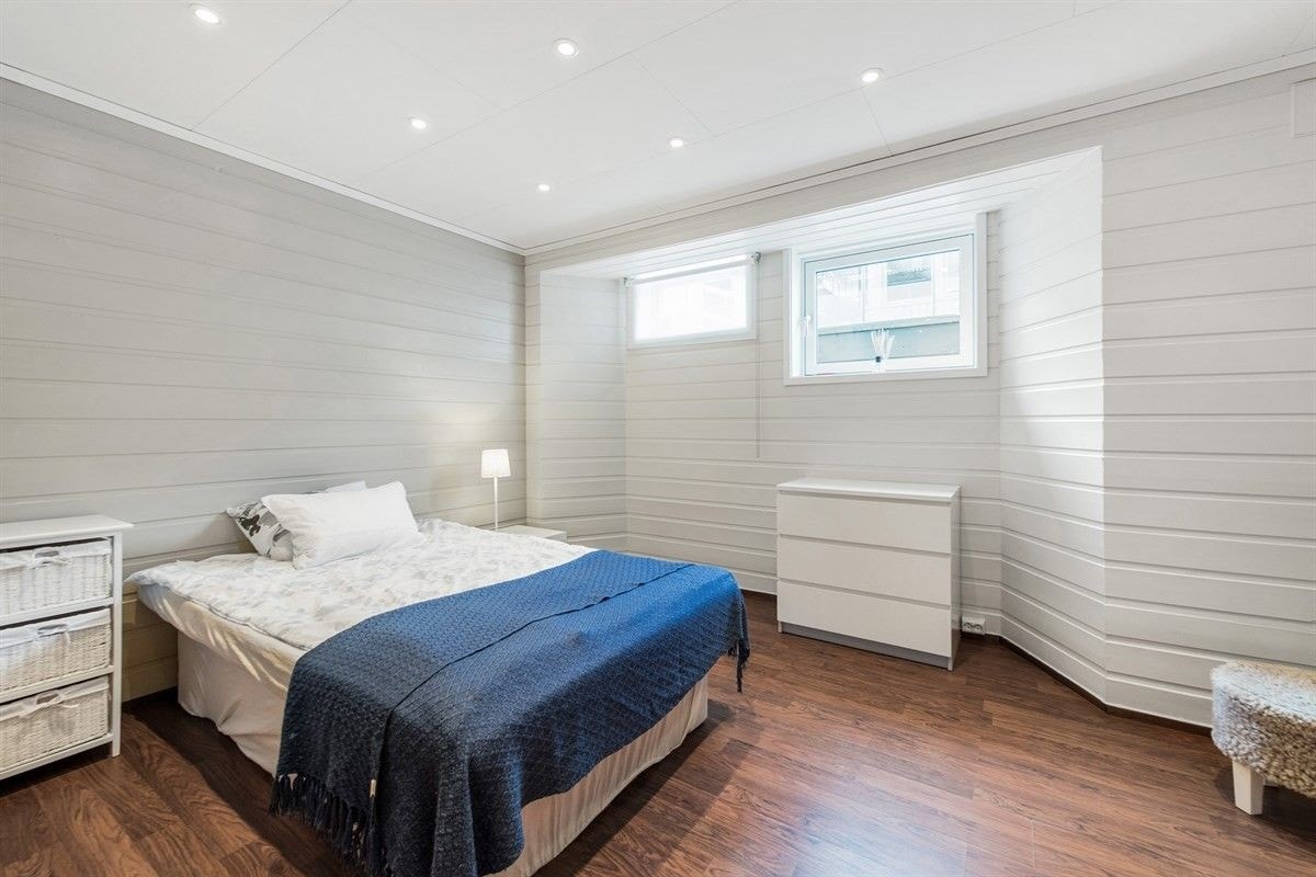 Soverom med plass til dobbeltseng Galleribilde