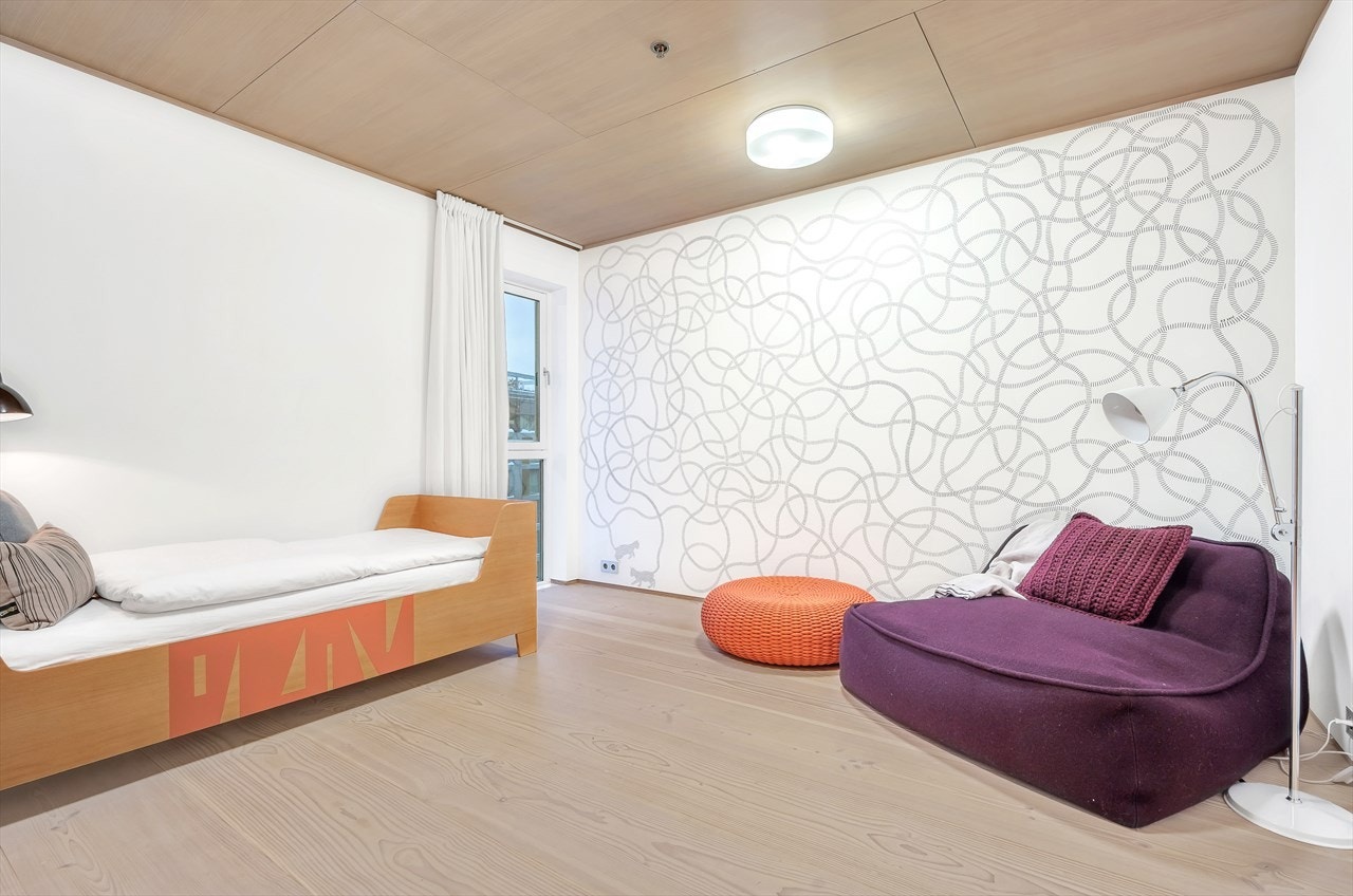 Soverom 2. Alle soverommene er av god størrelse og har ulike garderobeløsninger. Galleribilde