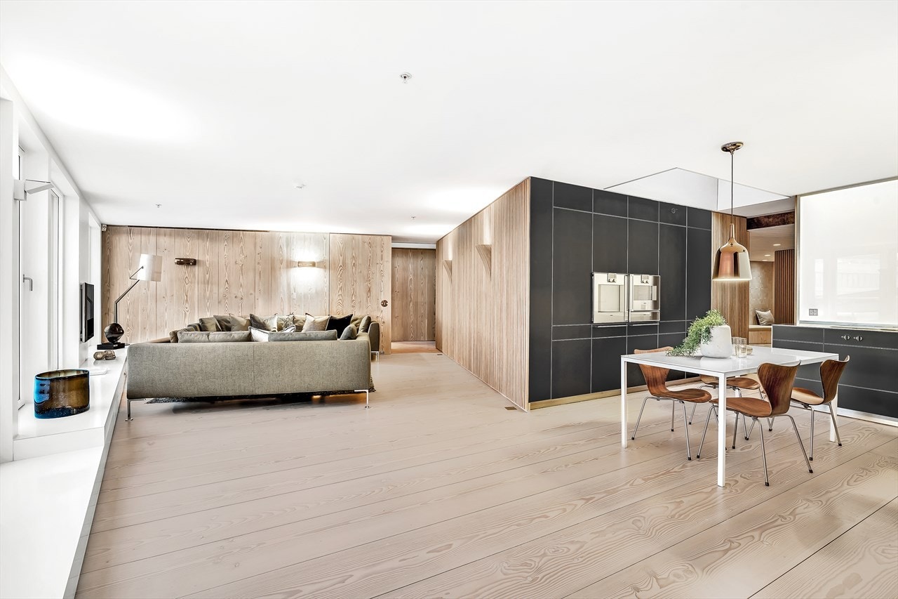 Leiligheten har en god planløsning med åpne og luftige løsninger, men samtidig gode, definerte soner. Galleribilde