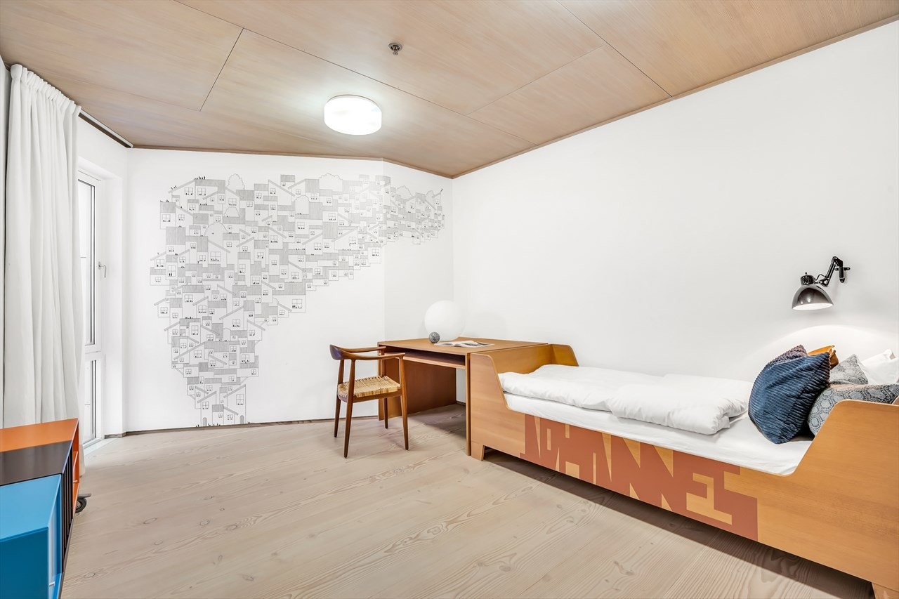 Soverom 3. Alle soverommene er av god størrelse og har ulike garderobeløsninger. Galleribilde