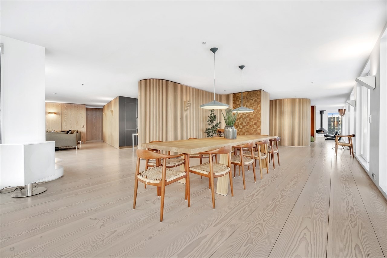 Stor spisestue med plass til langbord Galleribilde