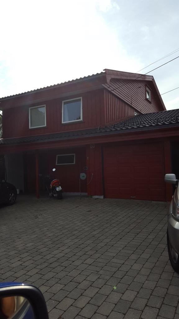 Egen inngang i 1etg. Biloppstillingsplass. Galleribilde