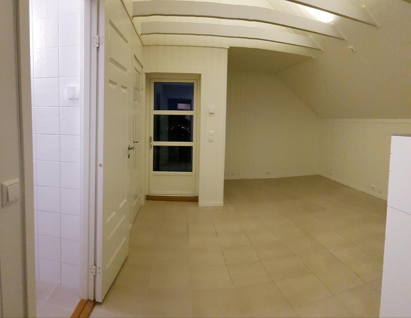 Hovedrom med kjøkkenkrok Galleribilde