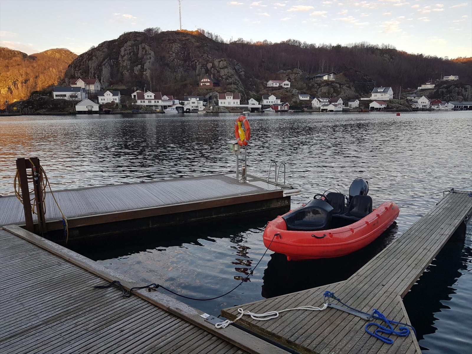 Fastboende har mulighet for kjøp av båtplass i flytebrygge. Galleribilde