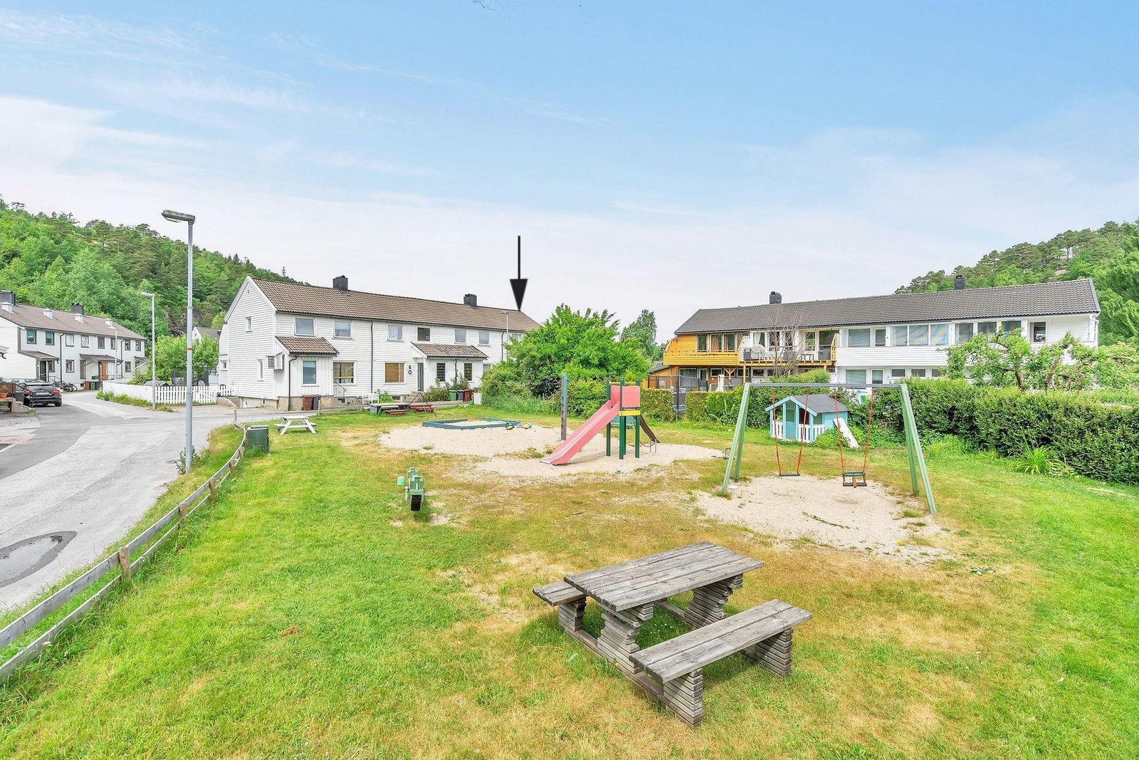Lekeplasse like ved boligen. Mange barn i nabolaget. Galleribilde