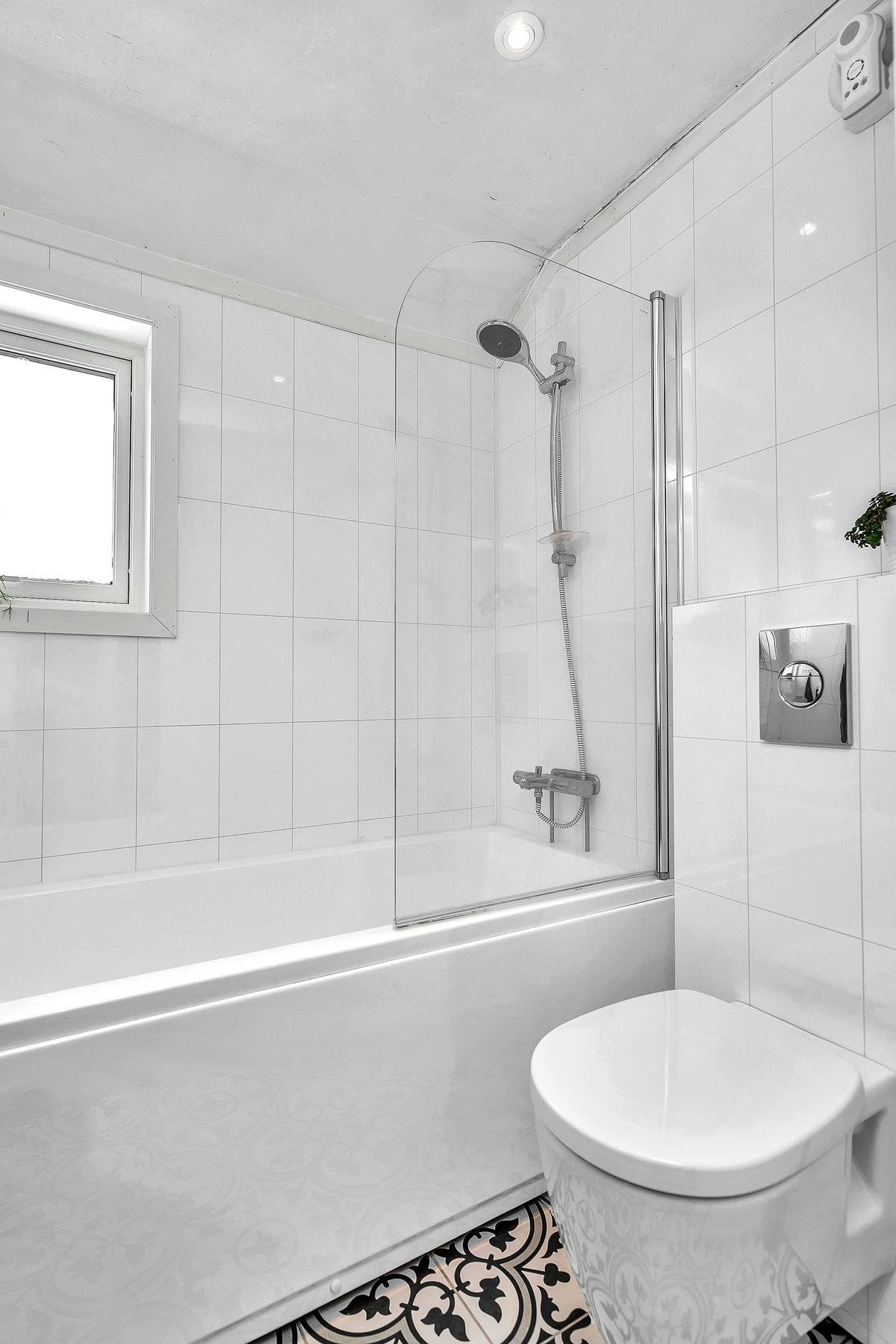 Nytt bad/wc i 2. etasje (2017). Varme i gulv. Galleribilde