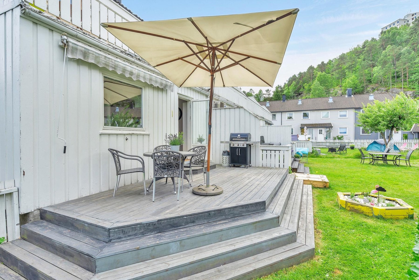 Terrasse med adkomst fra stue/kjøkken. Galleribilde