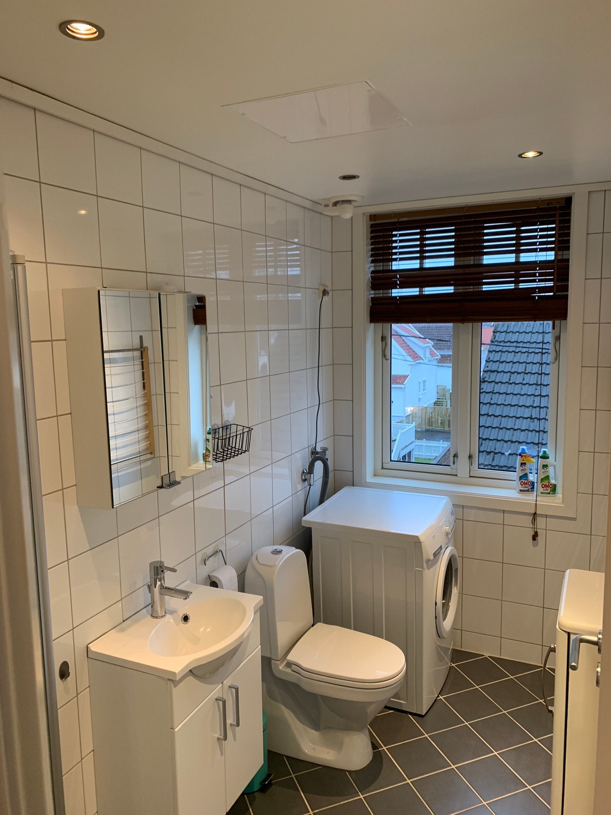 Bad med vaskemaskin Galleribilde