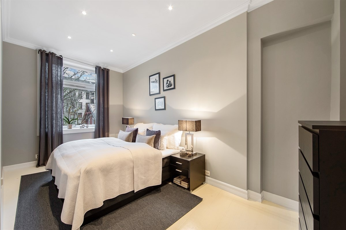 Hovedsoverommet har god plass til dobbeltseng med tilhørende møblement Galleribilde