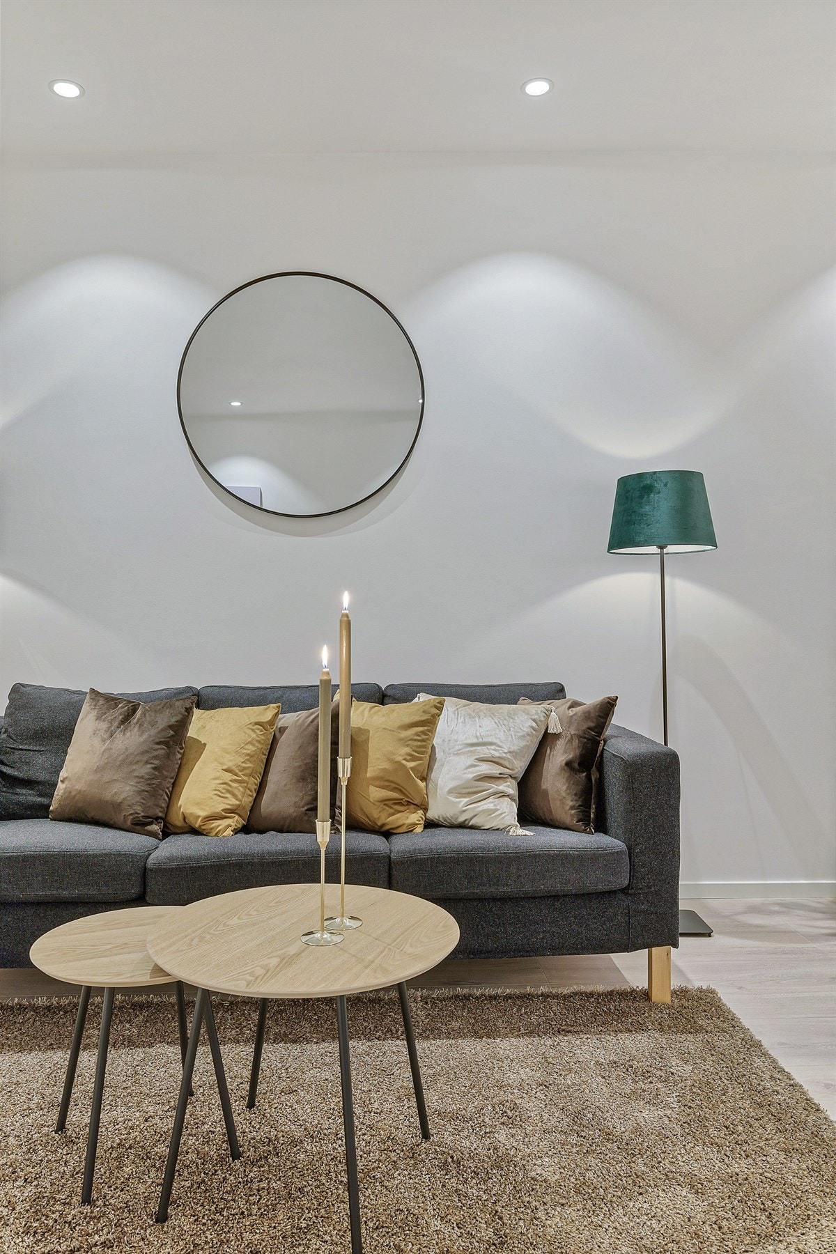 Himlingen er nedsenket med downlights og skaper en lun stemning Galleribilde