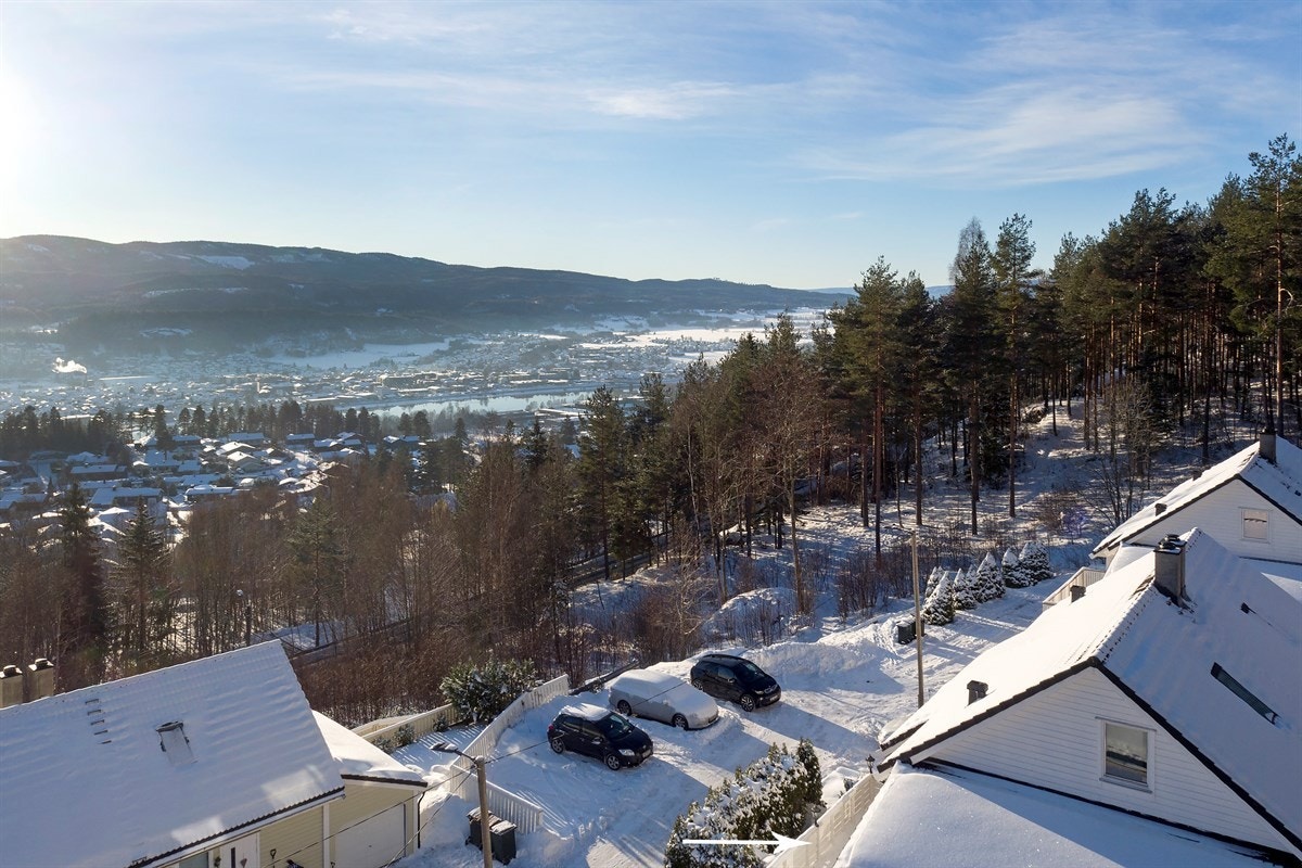 Stenseth ligger på solsiden av Drammensalva, og har fantastisk flott utsikt. Galleribilde