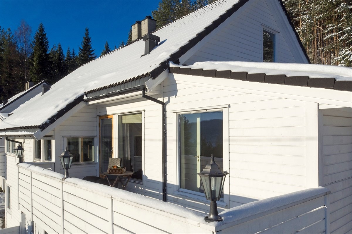 Fra stuen er det utgang til en herlig terrasse. Galleribilde