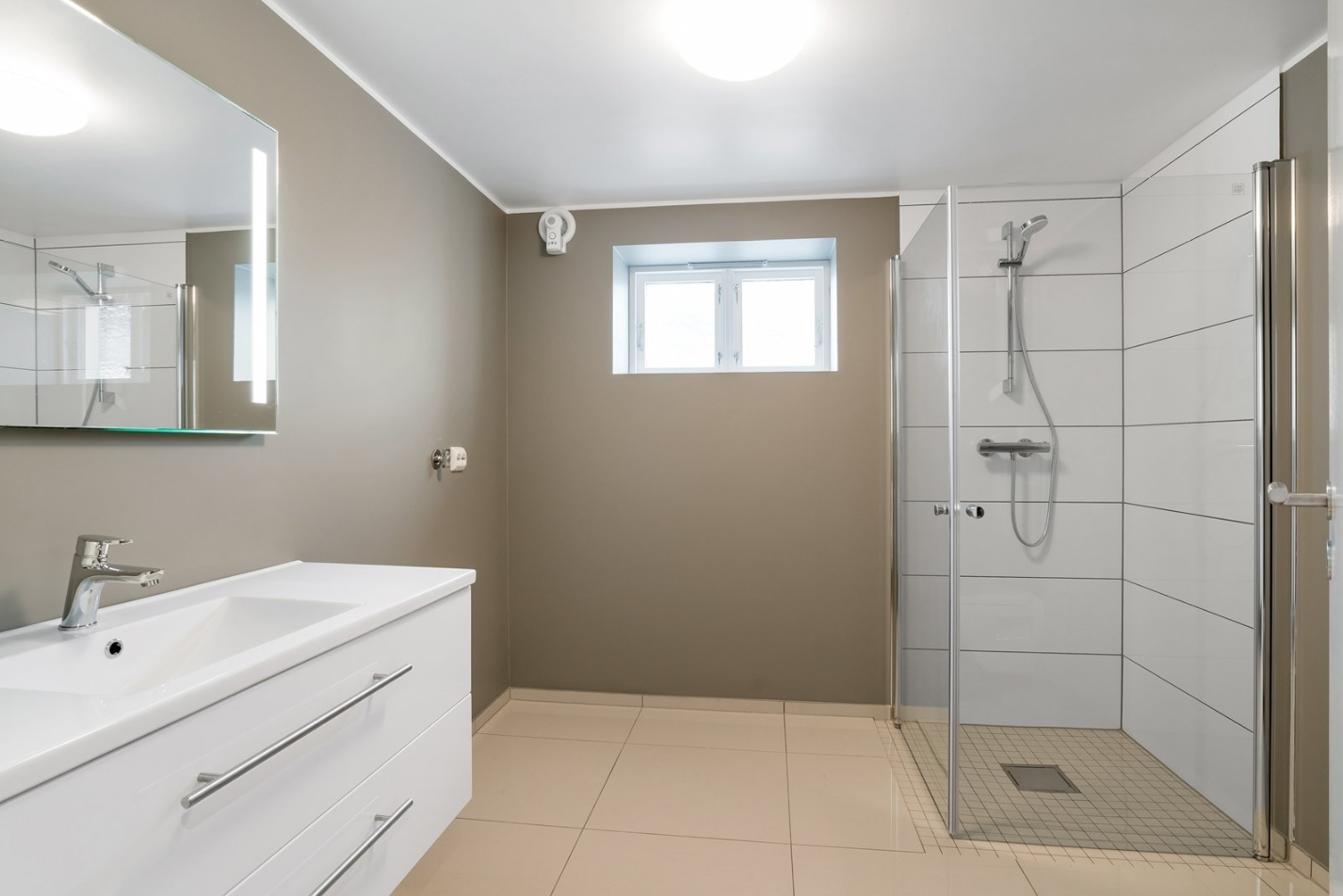 Bad - her er det satt inn vaskemaskin og tørketrommel Galleribilde